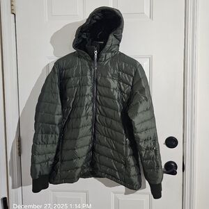 Women'sThe Northface Green Puffer Jacket With Hood